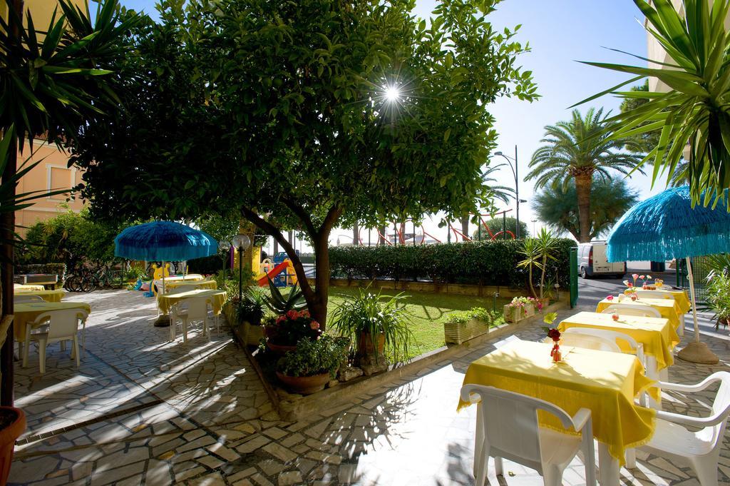Hotel Lido Pietra Ligure Exterior photo